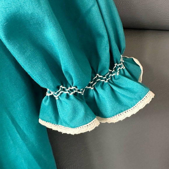 Green with pink rosebuds 💐💐 handmade smocked dress - Picture 2 of 4